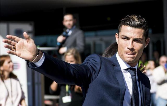 叒没传球，萨拉赫无视维尔茨要球选择补射，结果被封堵（又不传！萨拉赫无视维尔茨要球强行补射，仍被封堵）