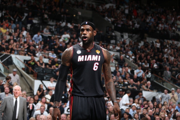 每体：博阿滕在巴萨体育城训练数日，并与弗里克会面（每体：博阿滕已在巴萨体育城连续多日训练，期间与弗里克会晤）