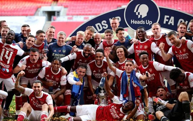 曼联中场引援现良机，埃德森身价暴跌至4000万欧（曼联中场补强迎良机：埃德森估值仅4000万欧）