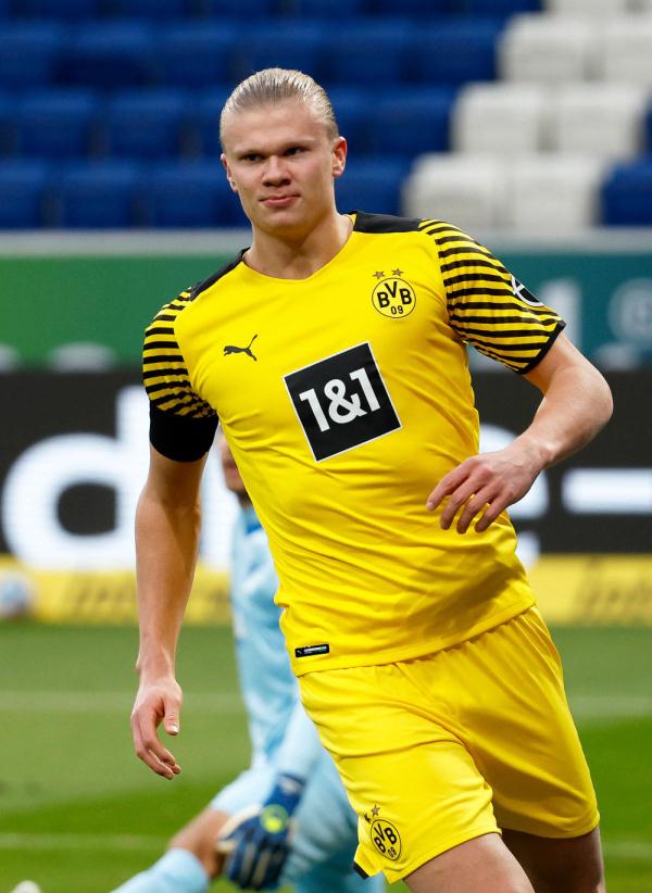 阿莱格里：劳塔罗是最强前锋之一；莱奥明白进球决定前锋价值（阿莱格里称劳塔罗跻身顶尖前锋行列；莱奥坦言进球才是前锋价值标尺）