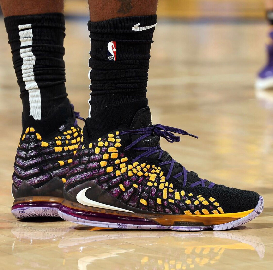 都体：弗拉霍维奇可能缺席尤文20场比赛，包括多场关键战役（都体：弗拉霍维奇恐缺席尤文20场，多场重磅对决难出战）