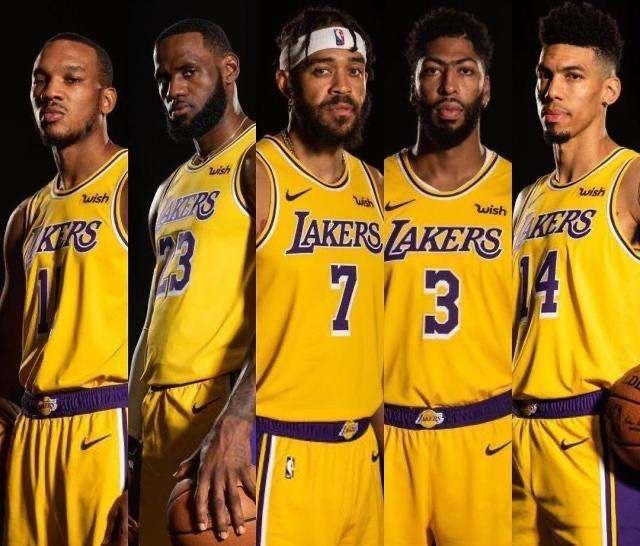 WTT香港总决赛选手城市照，王楚钦率先到达拍照地点（WTT香港总决赛选手城市打卡照：王楚钦率先抵达拍摄地）