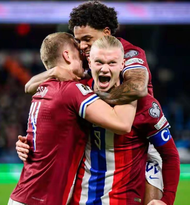 队中核心主动降薪续约，球迷盛赞忠诚（核心球员自愿降薪留队，球迷齐声点赞忠诚）