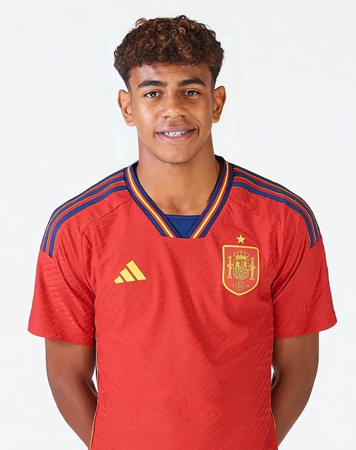 迈尼昂在加比亚社媒动态下留言，后者回复：请续约（迈尼昂现身加比亚动态评论区，加比亚回应：续约吧）