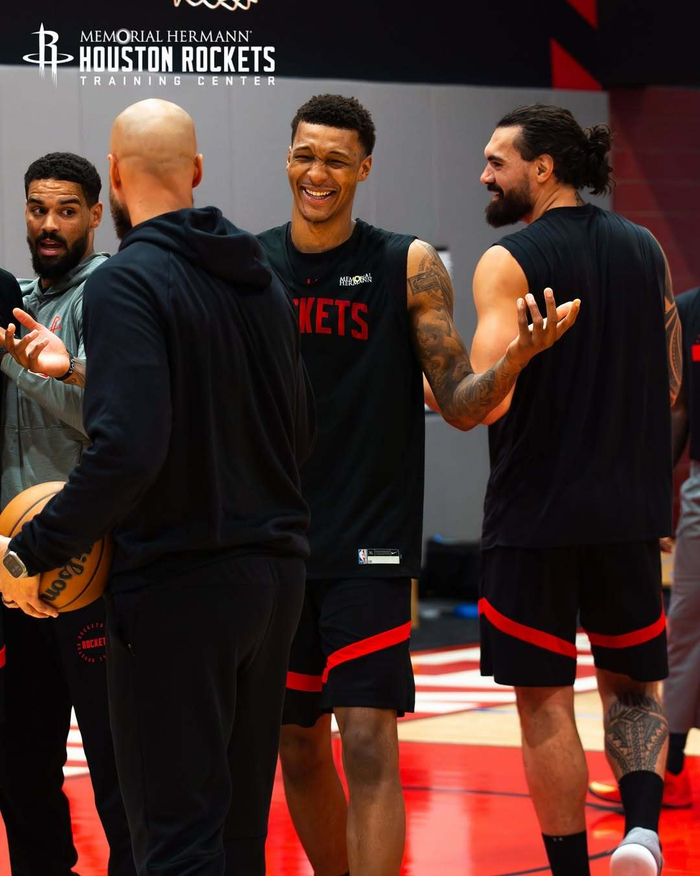 完美表现！哈维·西蒙斯半场传射建功，取得热刺生涯处子球（状态爆棚！哈维·西蒙斯半场一传一射斩获热刺首球）