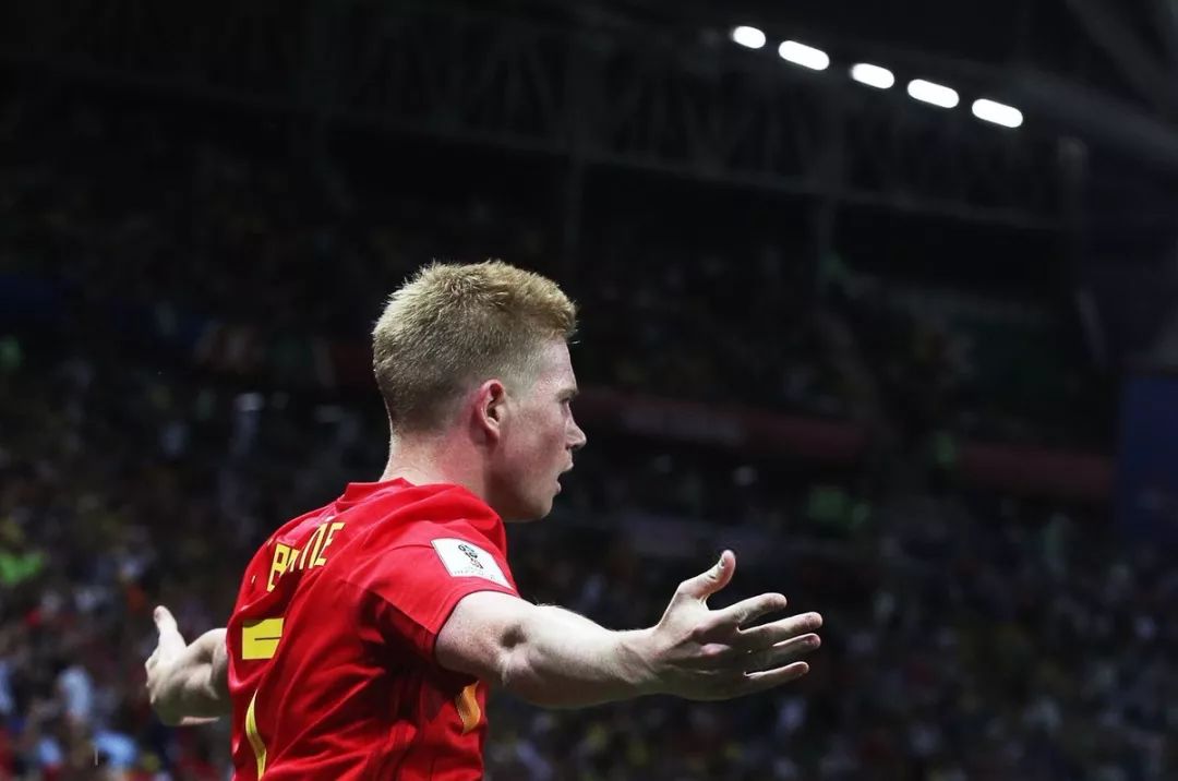 德国杯战报：昂达夫破门，斯图加特2-0十人波鸿（德国杯：昂达夫建功，斯图加特2-0击败十人波鸿）