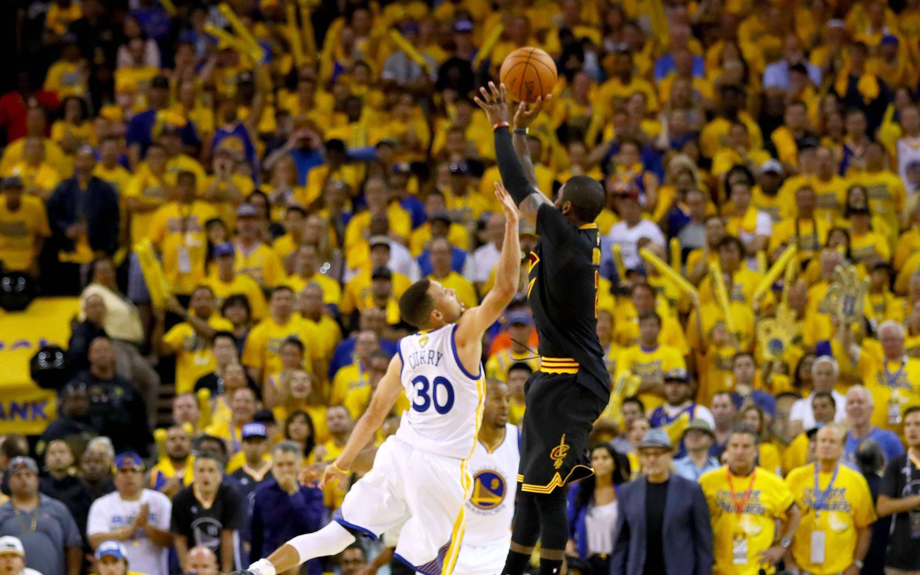 意媒：伊布、费拉拉入选米兰冬奥会火炬传递阵容（意媒：伊布、费拉拉入列米兰冬奥会火炬手名单）